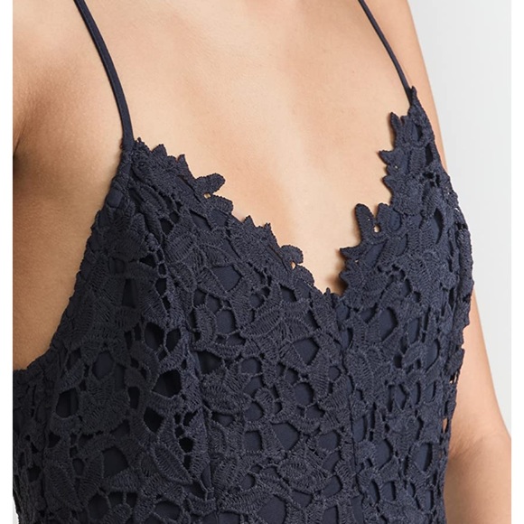 ASTR the label size xs navy blue lace midi dress fancy - Picture 4 of 9